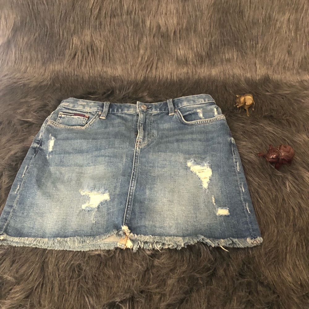 Beautiful mini denim skirt. - Picture 3 of 4